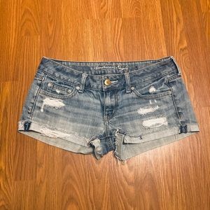 American Eagle light wash jean shorts size 6